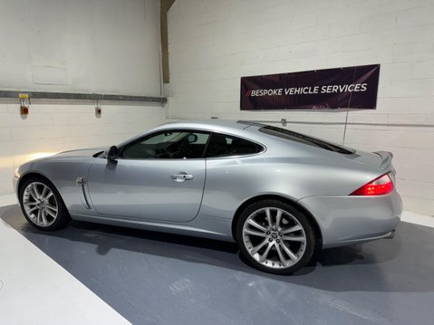 Jaguar XK COUPE 13
