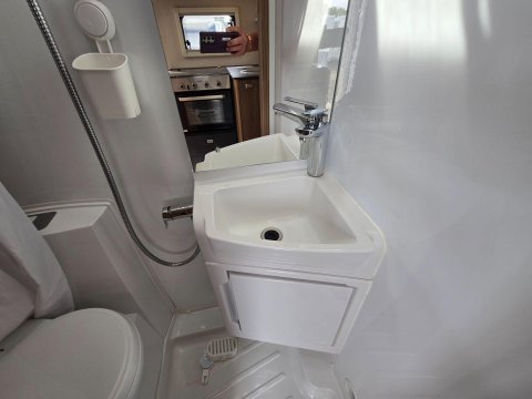 Swift Escape 684 Motor Home 43