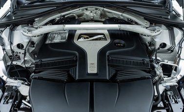 Aston Martin DBX 707 39