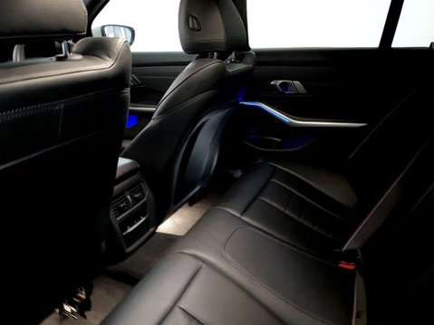 BMW 3 Series 2.0 320i M Sport Saloon 4dr Petrol Auto Euro 6 (s/s) (184 ps) Cruise Contr 19