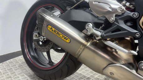 Triumph Street Triple R 2014 ONLY 15K NEW MOT ARROW EXHAUST VERY CLEAN NAKED 18