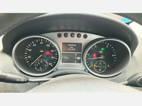 Mercedes-Benz M Class 3.0 ML300 CDI V6 BlueEfficiency Sport SUV 5dr Diesel G-Tronic 4WD Euro 5 (2 11