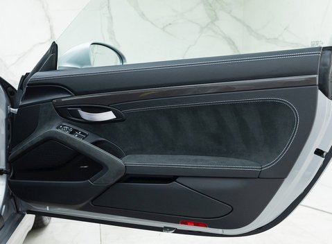 Porsche 718 Cayman GT4 19