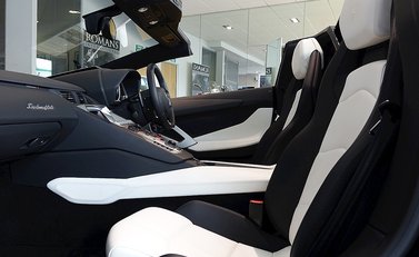 Lamborghini Aventador LP 700-4 Roadster 15
