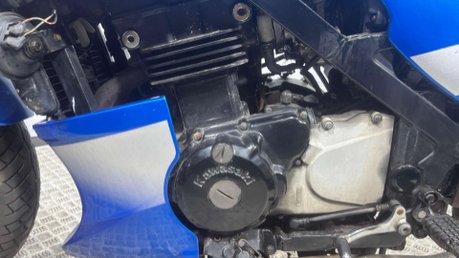 Kawasaki GPZ 2000 ONLY 20K CLEAN PROJECT BIKE SPARES OR REPAIR 500CC 23