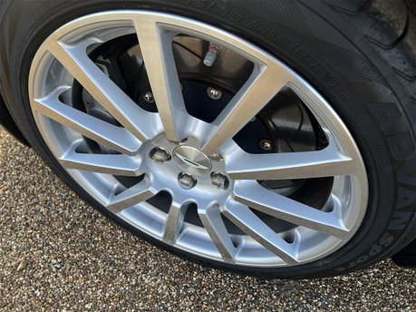 Aston Martin Vanquish S V12 43