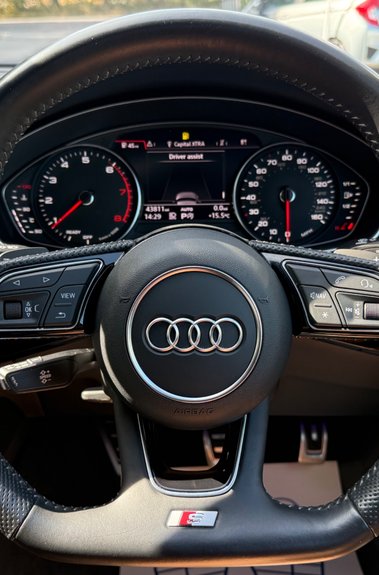 Audi A4 TFSI BLACK EDITION MHEV- APPLE CAR PLAY - REVERSE CAMERA 