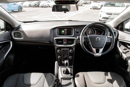 Volvo V40 T2 MOMENTUM NAV PLUS