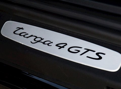 Porsche 911 Targa 4 GTS (991.2) 9
