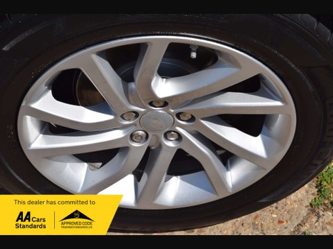 Land Rover Discovery Sport 2.0 Discovery Sport SE Tech TD4 Auto 4WD 5dr 25