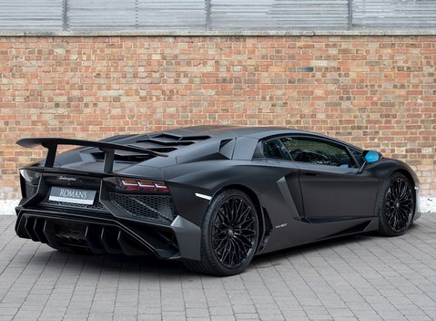 Lamborghini Aventador SV LP 750-4 Coupe 9