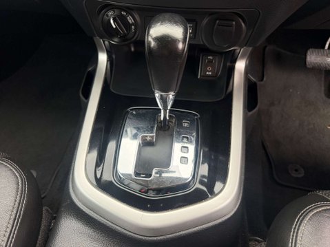 Nissan Navara 2.3 Navara Tekna dCi Auto 4WD 5dr 35