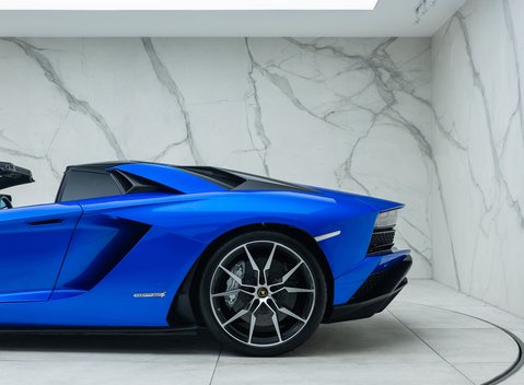 Lamborghini Aventador S LP 740-4 ROADSTER 38