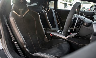 Lamborghini Huracan LP640-4 Performante 12
