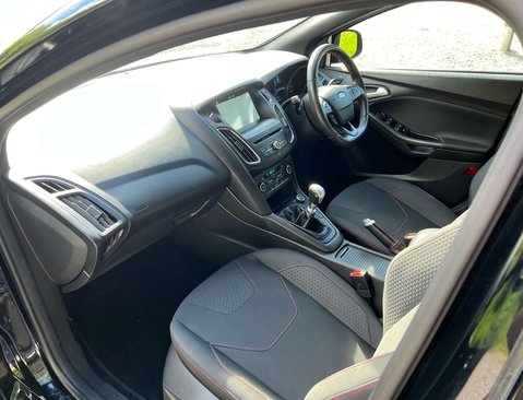 Ford Focus 1.0 Focus ST-Line X 5dr 37