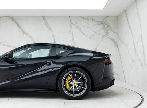 Ferrari 812 Superfast 25