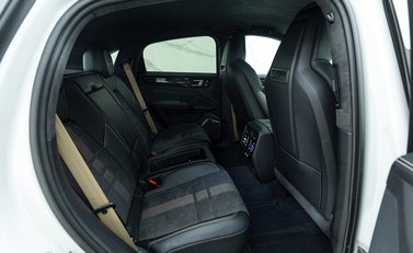 Porsche Cayenne Turbo GT 13