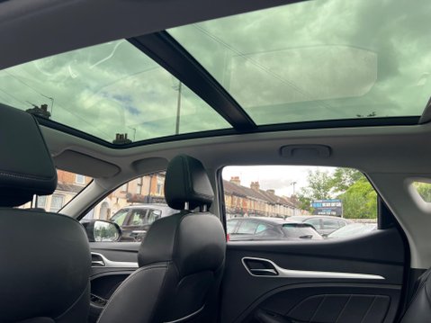 MG ZS 44.5kWh Exclusive Auto 5dr 31