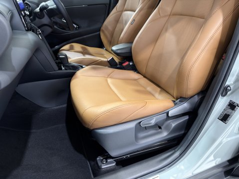 Toyota Yaris Cross PREMIERE EDITION 40