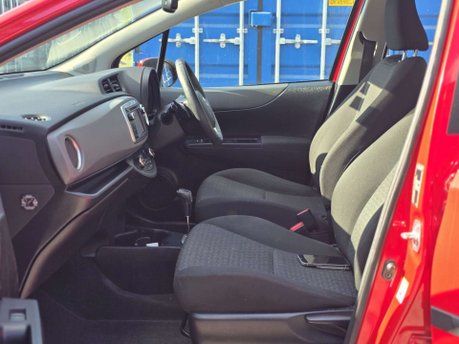 Toyota Yaris 1.33 Dual VVT-i Icon Plus Hatchback 5dr Petrol Multidrive S Euro 5 (99 ps) 36