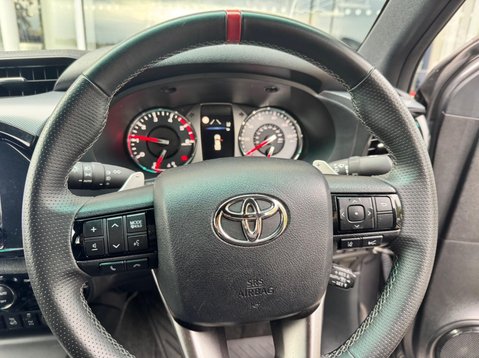 Toyota Hilux GR SPORT 4WD D-4D DCB 28