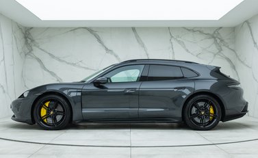 Porsche Taycan Turbo S Sport Turismo 2