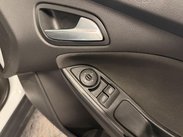 Ford Focus 1.0T EcoBoost Zetec Euro 5 (s/s) 5dr 22