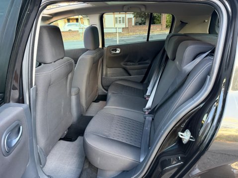 Renault Megane 1.6 VVT Oasis 5dr 18
