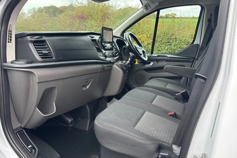 Ford Transit Custom 320 L1 Trend 130 ps Panel Van - Air Con / Twin Side Loading Doors 18