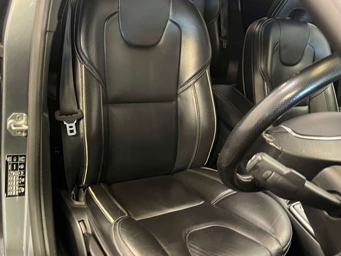 Volvo V40 2.0 V40 R-Design Pro D3 Auto 5dr 10