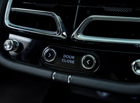 Bentley Bentayga V8 AZURE EWB First Edition 24