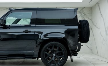 Land Rover Defender 90 V8 P525 Urban 34