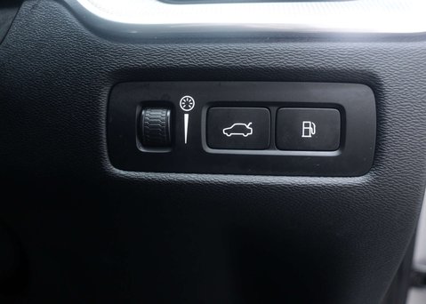 Volvo XC60 2.0 XC60 R-Design T6 Recharge AWD Auto 4WD 5dr 38