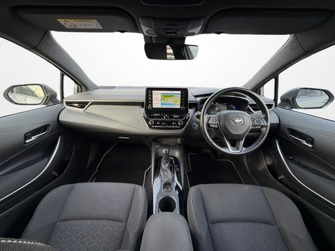 Toyota Corolla 1.8 VVT-i Hybrid Design 5dr CVT 17