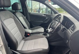 Volkswagen Tiguan R-LINE TECH 2.0 TDI 4MOTION DSG AUTO 13