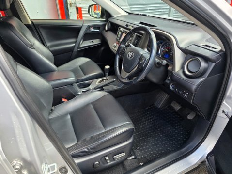 Toyota Rav 4 VVT-I INVINCIBLE Auto 12