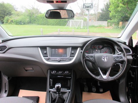 Vauxhall Grandland X 1.2 Turbo SE Euro 6 (s/s) 5dr 14