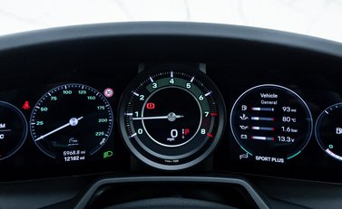 Porsche 911 Turbo S (992) 17