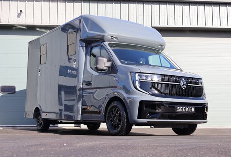 Renault Master DEMO MODEL 3.5 TON ADVANCE 150 AUTO STALLION BUILD SEEKER HORSEBOX REAR BED