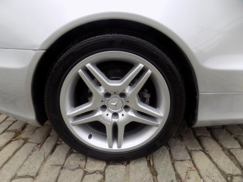 Mercedes-Benz SL Series SL500 42