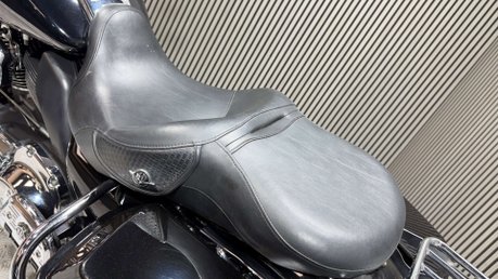 Harley-Davidson Touring 1690 FLHRC ROADKING CLASSIC 2012, MANY EXTRAS, LONG MOT 22