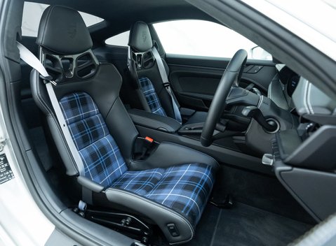 Porsche 911 GT3 Touring (992) 10