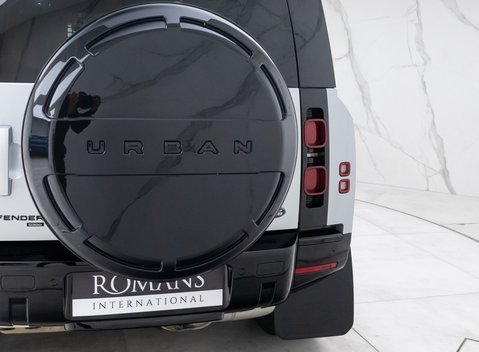 Land Rover Defender 110 D300 HSE Hard Top URBAN 22