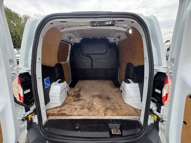 Ford Transit Courier SWB L1H1 Low Roof Trend Air Con EURO 6 NO VAT 9