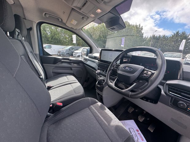 Ford Transit Custom SWB L1H1 Low Roof Limited 300 Air Con Alloys Camera Sensors EURO 6 15