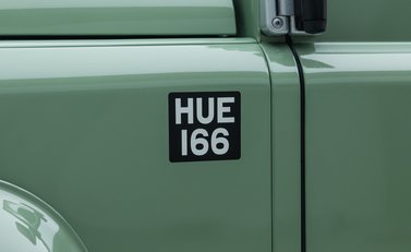 Land Rover Defender 110 HERITAGE 34