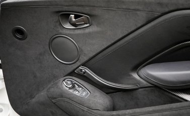 Aston Martin V8 Vantage 20