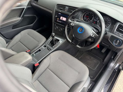 Volkswagen Golf 2.0 Golf SE Nav TDI BlueMotion Technology 5dr 3