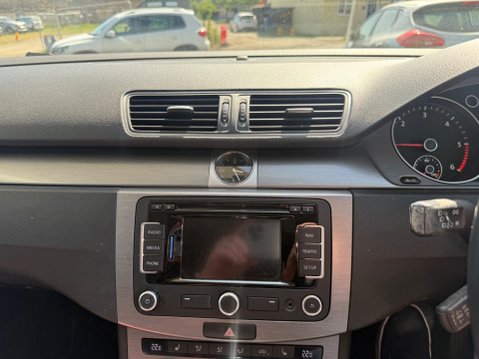Volkswagen Passat 2.0 TDI BlueMotion Tech Executive DSG Euro 5 (s/s) 5dr 9
