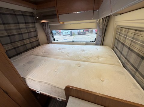 Auto-Trail V-Line 620 AUTOMATIC FIXED BED 25